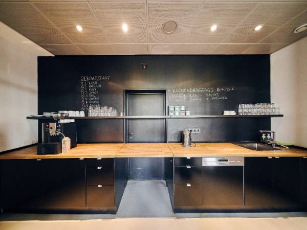 Abschließbares Büro in Berlin (Kreuzberg) – Kreative Bürogemeinschaft mit Spreeblick in Berlin-Kreuzberg — Bild 6