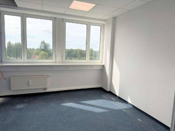 Helle Büroräume in kreativer Bürogemeinschaft in Berlin-Marzahn — Bild 2
