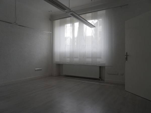 Lichtdurchflutete Bürogemeinschaft in sanierter Fabrikantenvilla, — Bild 5