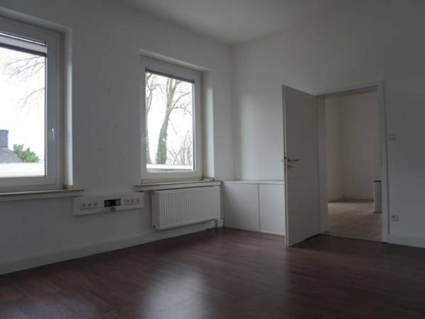 Lichtdurchflutete Bürogemeinschaft in sanierter Fabrikantenvilla, — Bild 6