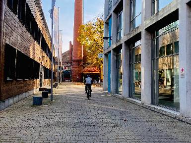Kreatives Loft in Bürogemeinschaft in Frankfurt-Ostend — Bild 2