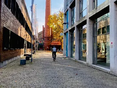 Schreibtischplatz in Frankfurt am Main (Frankfurt-Ostend) – Kreatives Loft-Büro in Bürogemeinschaft in Frankfurt-Ostend — Bild 2