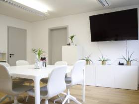 Modernes & helles Büro im Herzen Stuttgarts (vollmöbliert)