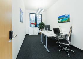 Privates Büro mieten in München für 1-2 Personen