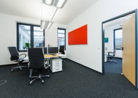 Büro-Suite (2 Räume mit Verbindungstür) für 8 Personen