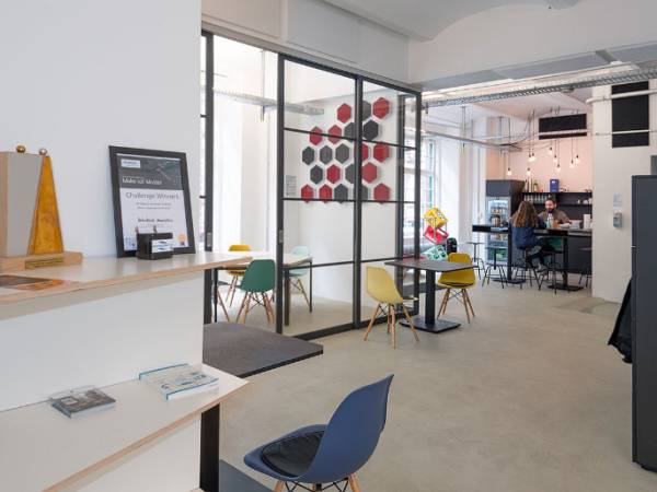 Abschließbares Büro in Berlin (Kreuzberg) – Moderne Bürogemeinschaft mit privatem Raum in Berlin-Kreuzberg — Bild 3
