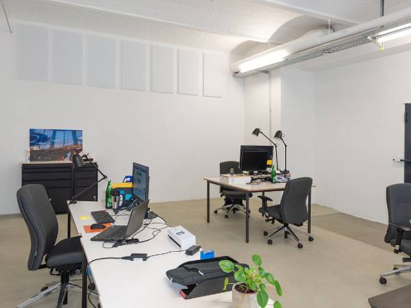 Abschließbares Büro in Berlin (Kreuzberg) – Moderne Bürogemeinschaft mit privatem Raum in Berlin-Kreuzberg — Bild 1