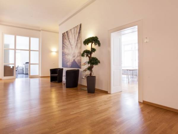 Helle Büroräume im Altbau in München-Ludwigsvorstadt — Bild 2