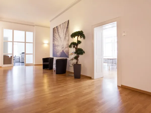 Bürofläche in München (Ludwigsvorstadt-Isarvorstadt) – Helle Büroräume in repräsentativer Bürogemeinschaft — Bild 2