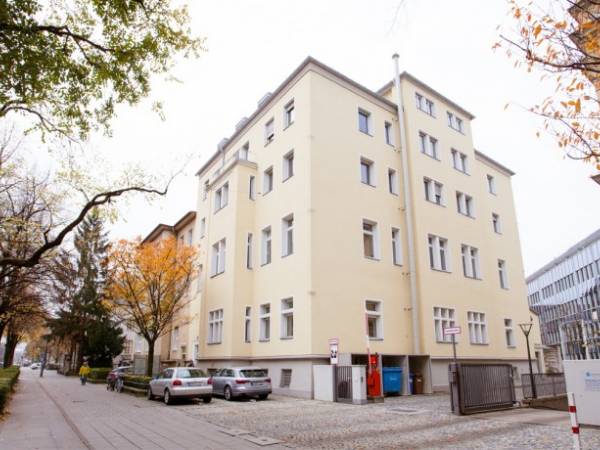 Helle Büroräume im Altbau in München-Ludwigsvorstadt — Bild 1