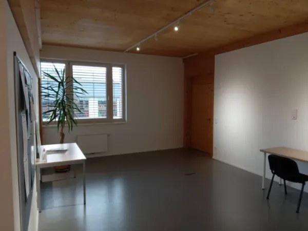 Abschließbares Büro in Schwaz – Moderne, helle Büroräume in liebevoller Bürogemeinschaft in Schwaz — Bild 2
