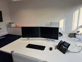 Modern eingerichtete Büroräume