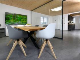 Desks und Meetingraum in Eresing