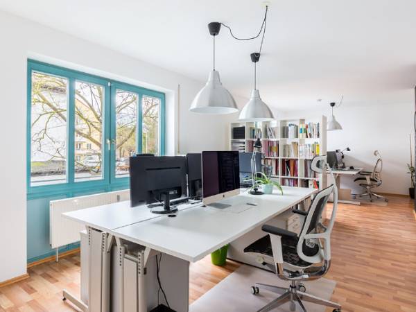 Arbeitsplatz an der Isar in junger sympathischer Bürogemeinschaft — Bild 1