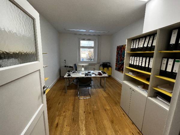 Abschließbares Büro in München (Neuhausen-Nymphenburg) – Attraktive und helle Büroräume in Altbau Neuhausen-Nymphenburg — Bild 2
