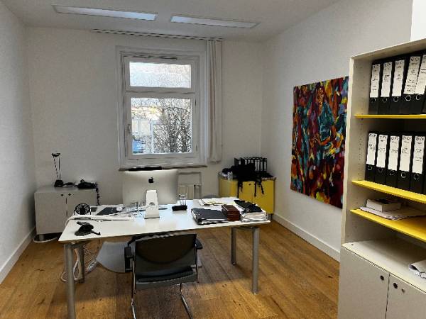 Abschließbares Büro in München (Neuhausen-Nymphenburg) – Attraktive und helle Büroräume in Altbau Neuhausen-Nymphenburg — Bild 3