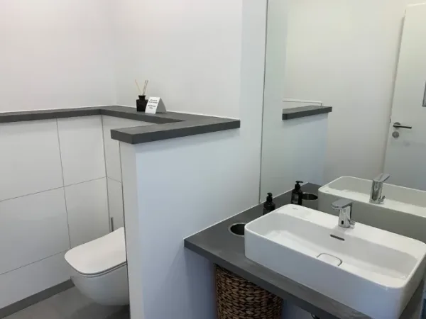 Abschließbares Büro in Düsseldorf (Pempelfort) – Nette Bürogemeinschaft mit Balkon in Düsseldorf-Pempelfort — Bild 3