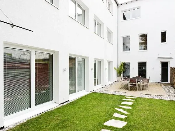 Schreibtischplatz in Düsseldorf (Flingern-Nord) – Helle Coworking-Arbeitsplätze im Altbau in Düsseldorf-Flingern-Nord — Bild 2