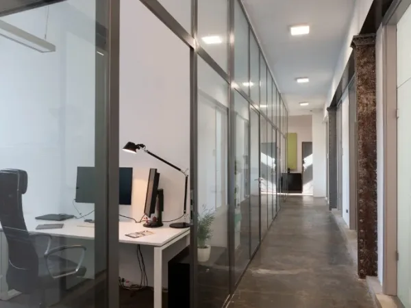 Abschließbares Büro in Düsseldorf (Friedrichstadt) – Komfortable Einzelbüros in moderner Bürogemeinschaft — Bild 1