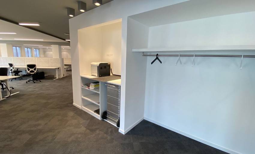Druckernische und Garderobe