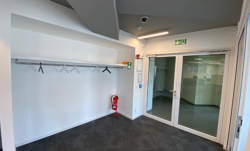 Hintereingang und Garderobe