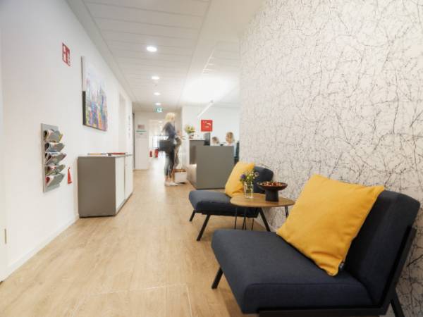 Lichtdurchfluteter Coworking Space & moderne Büros in Wiesbaden-Südost — Bild 2