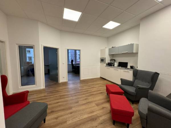 Lichtdurchflutete Bürogemeinschaft in Frankfurt am Main-Bockenheim — Bild 2