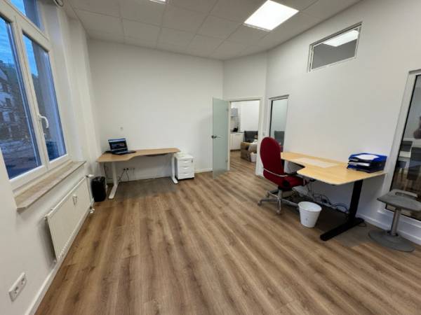 Lichtdurchflutete Bürogemeinschaft in Frankfurt am Main-Bockenheim — Bild 3