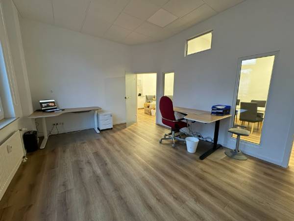 Lichtdurchflutete Bürogemeinschaft in Frankfurt am Main-Bockenheim — Bild 4