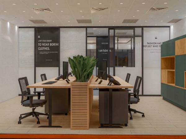 Lichtdurchfluteter Coworking Space & Büros in Neuss Innenstadt — Bild 4