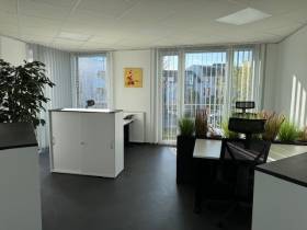 Schöne Büroräume mit voller Ausstattung und Top Service in Porz mieten
