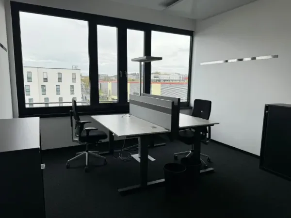 Abschließbares Büro in Sindelfingen (Ost) – Modernes, helles Büro in ruhiger Bürogemeinschaft in Sindelfingen-Ost — Bild 2