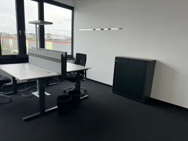 Abschließbares Büro in Sindelfingen (Ost) – Modernes, helles Büro in ruhiger Bürogemeinschaft in Sindelfingen-Ost — Bild 3