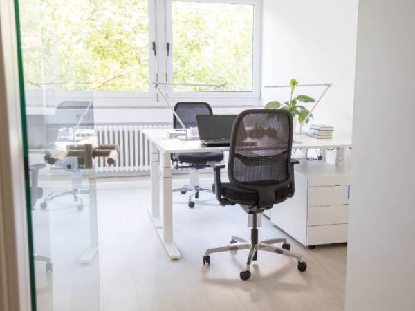 Moderner Coworking Space mit privaten Büros in Mannheim Innenstadt — Bild 1