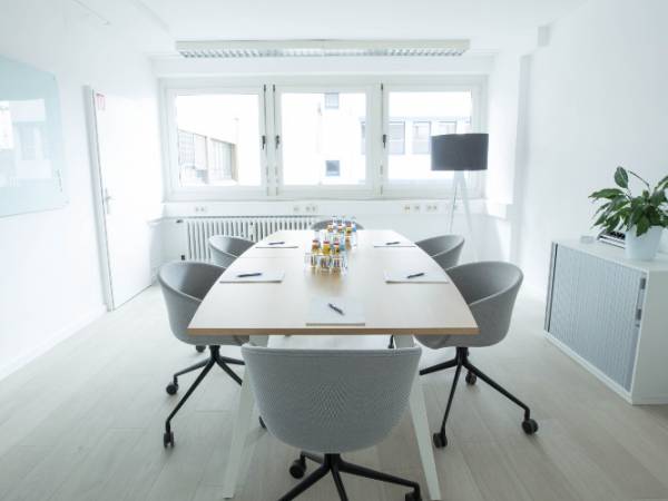 Moderner Coworking Space mit privaten Büros in Mannheim Innenstadt — Bild 4