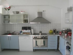 Arbeitsplätze in schönem atmosphärischen Loftbüro