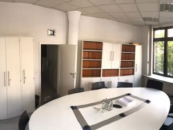 Abschließbares Büro in Frankfurt am Main (Innenstadt) – Stilvolle Bürogemeinschaft im Altbau in Frankfurt am Main Innenstadt — Bild 3
