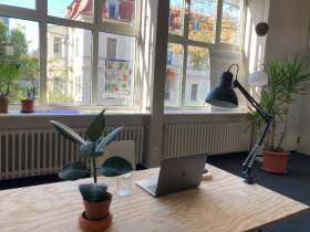 Arbeitsplätze im Coworking oder Büro