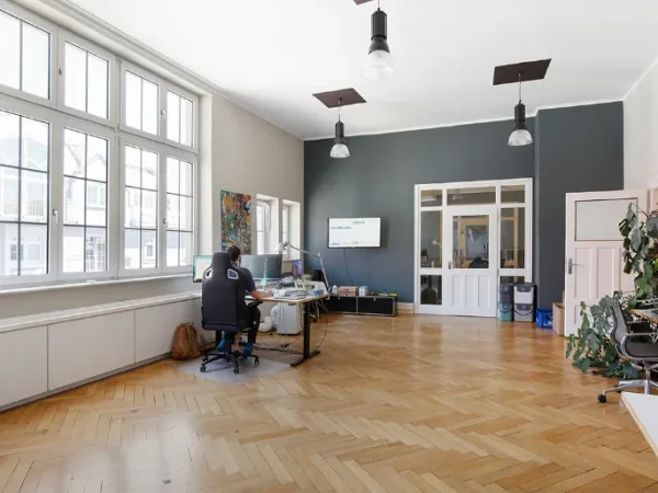 Schreibtischplatz in München (Schwabing-West) – Helle Bürogemeinschaft im Loft in Schwabing-West — Bild 2