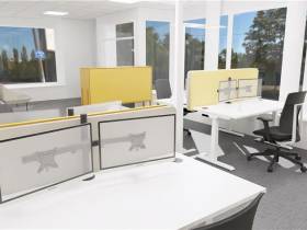 Arbeitsplätze mit moderner und ergonomischer Büroausstattung