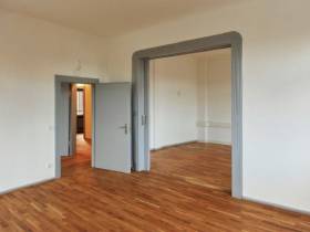 Einzel-Eckbüro in Jugendstil-Haus