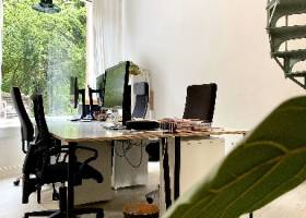 Vier Arbeitsplätze im EG