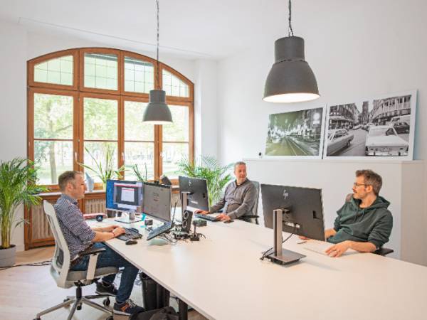 Helle Bürogemeinschaft im repräsentativen Altbau in Krefeld-Stadtmitte — Bild 1