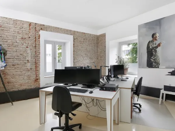 Abschließbares Büro in München (Ludwigsvorstadt-Isarvorstadt) – Moderne Büroräume in renovierter Bürogemeinschaft in München — Bild 2