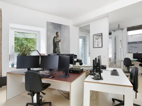 Abschließbares Büro in München (Ludwigsvorstadt-Isarvorstadt) – Moderne Büroräume in renovierter Bürogemeinschaft in München — Bild 1
