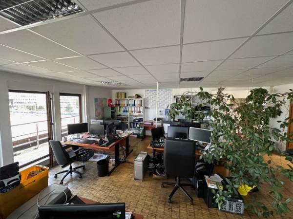 Helles Penthouse-Büro mit Dachterrasse in Ostfildern-Kemnat — Bild 1