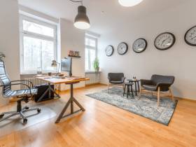 Büro zur Untermiete: 25 m² separater Raum mit Gemeinschaftsflächen
