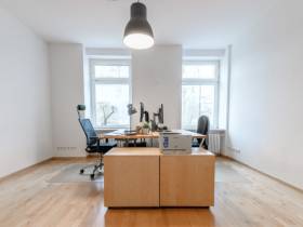 Büro zur Untermiete: 25 m² separater Raum mit Gemeinschaftsflächen