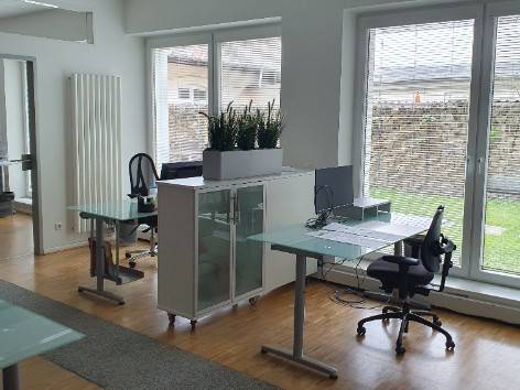 Helle Bürogemeinschaft im Altbau in Düsseldorf-Flingern — Bild 1