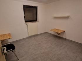 Kleines Büro im Frankfurter Westen zu vermieten!